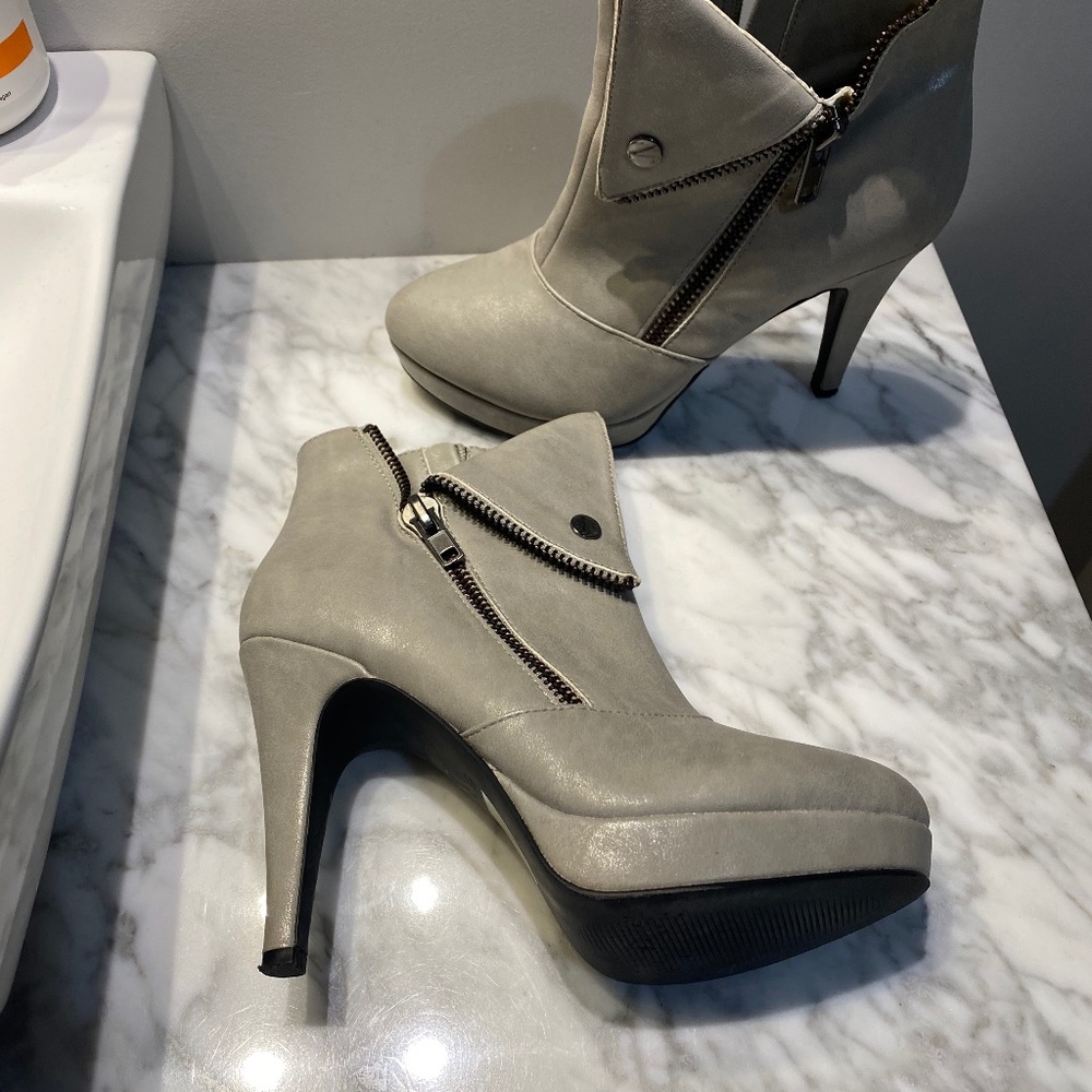 2 lips too ankle boots